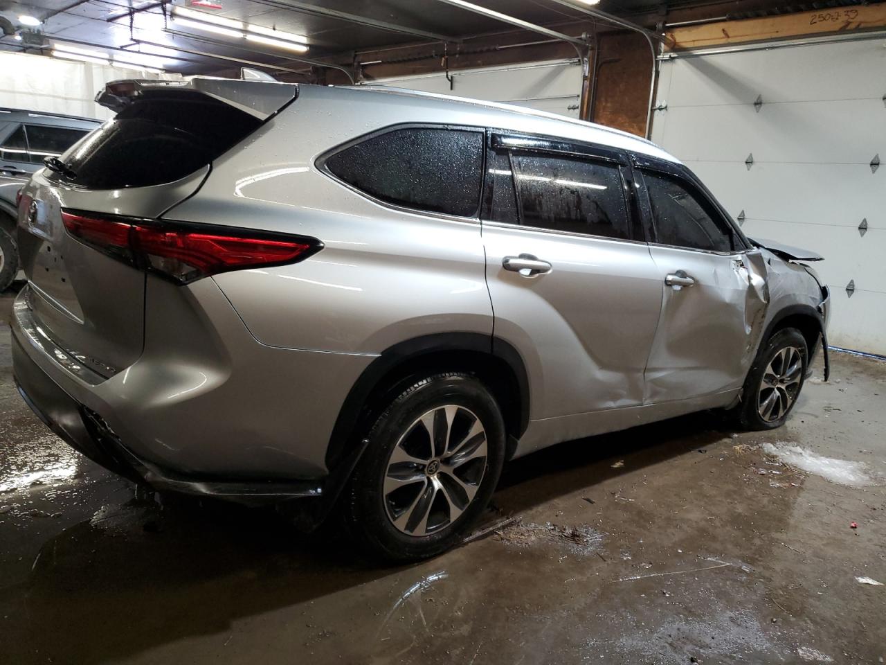 2021 Toyota Highlander - Image 3