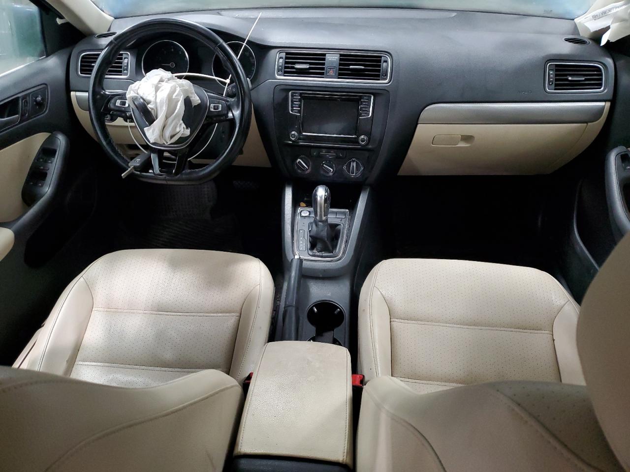 2017 Volkswagen Jetta - Image 8