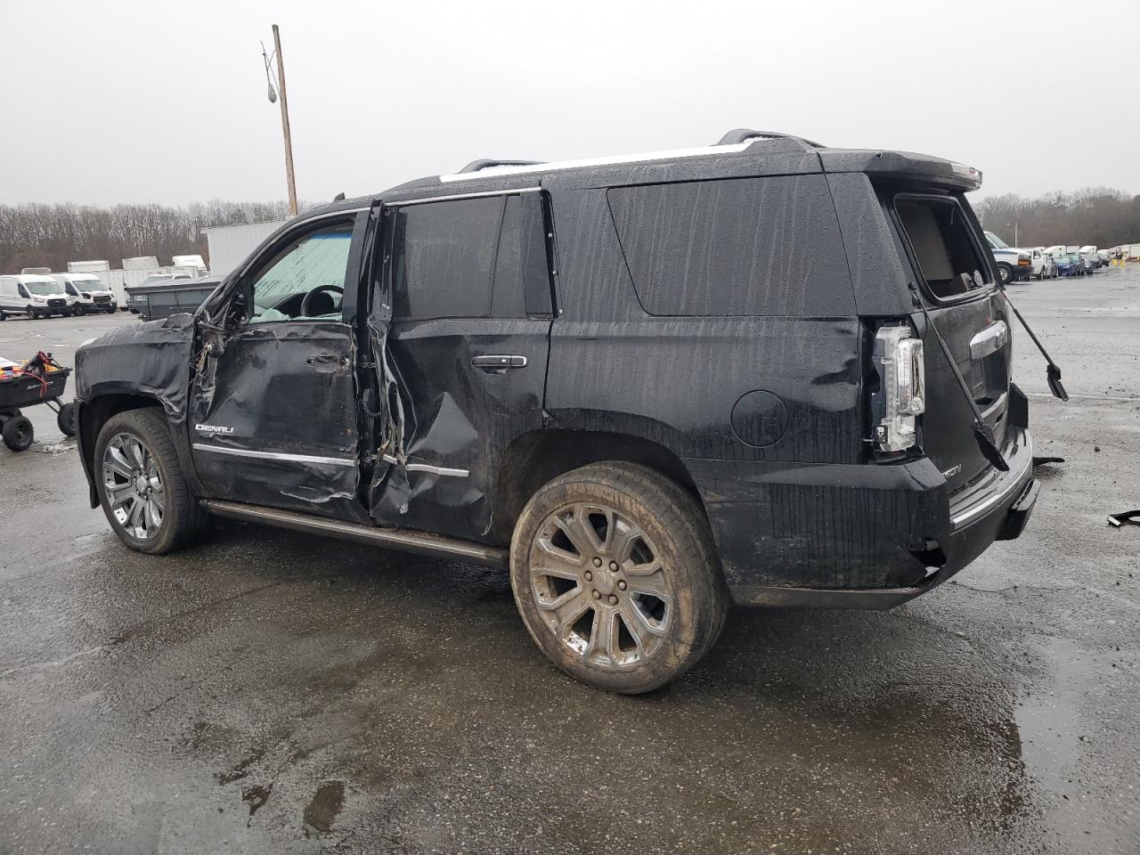 2016 GMC Yukon - Image 2