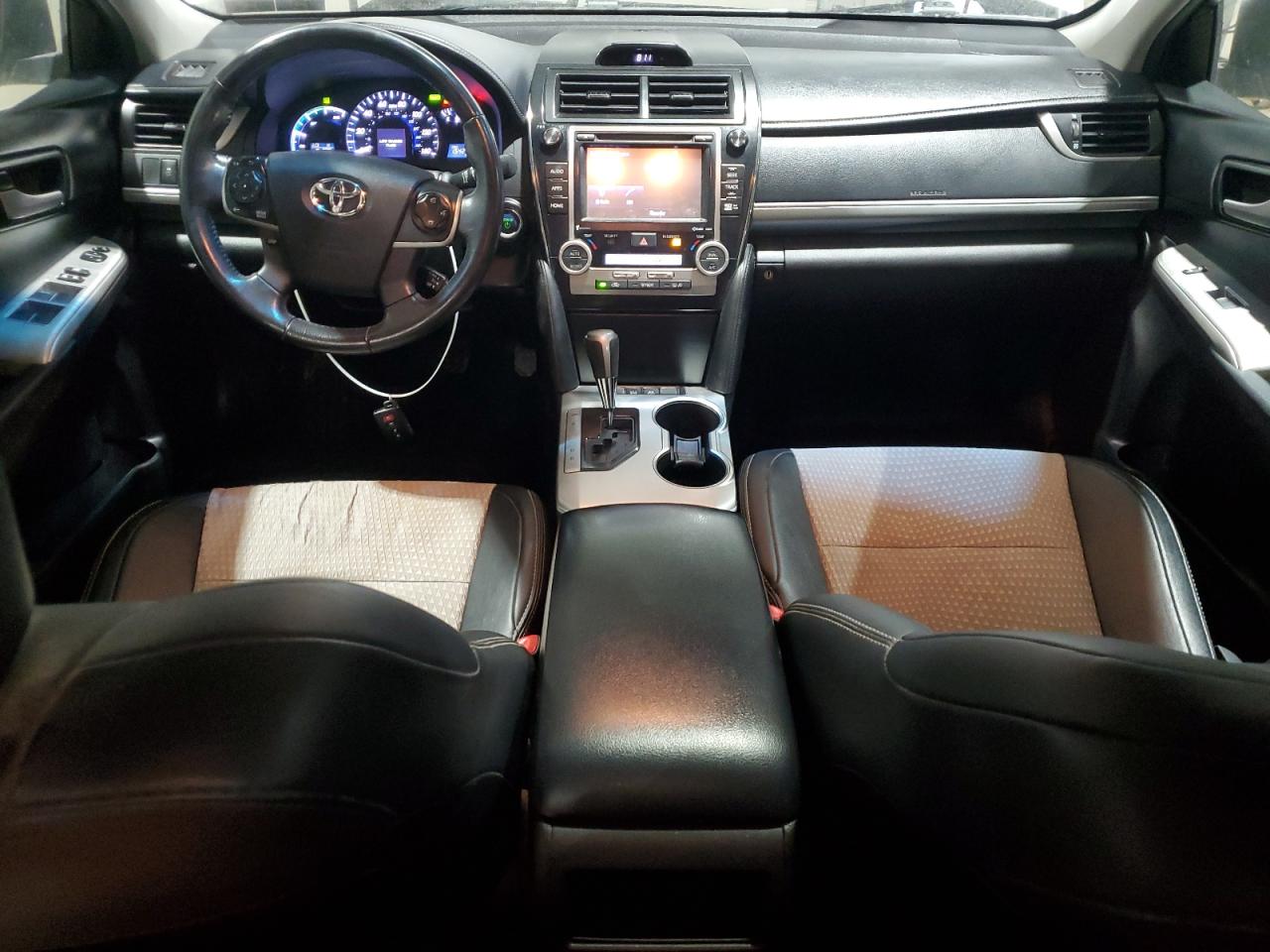 2014 Toyota Camry - Image 8