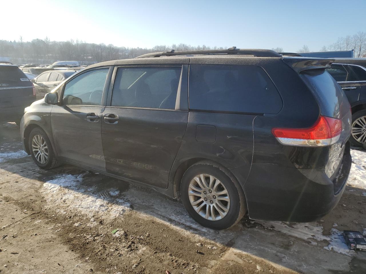 2011 Toyota Sienna - Image 2
