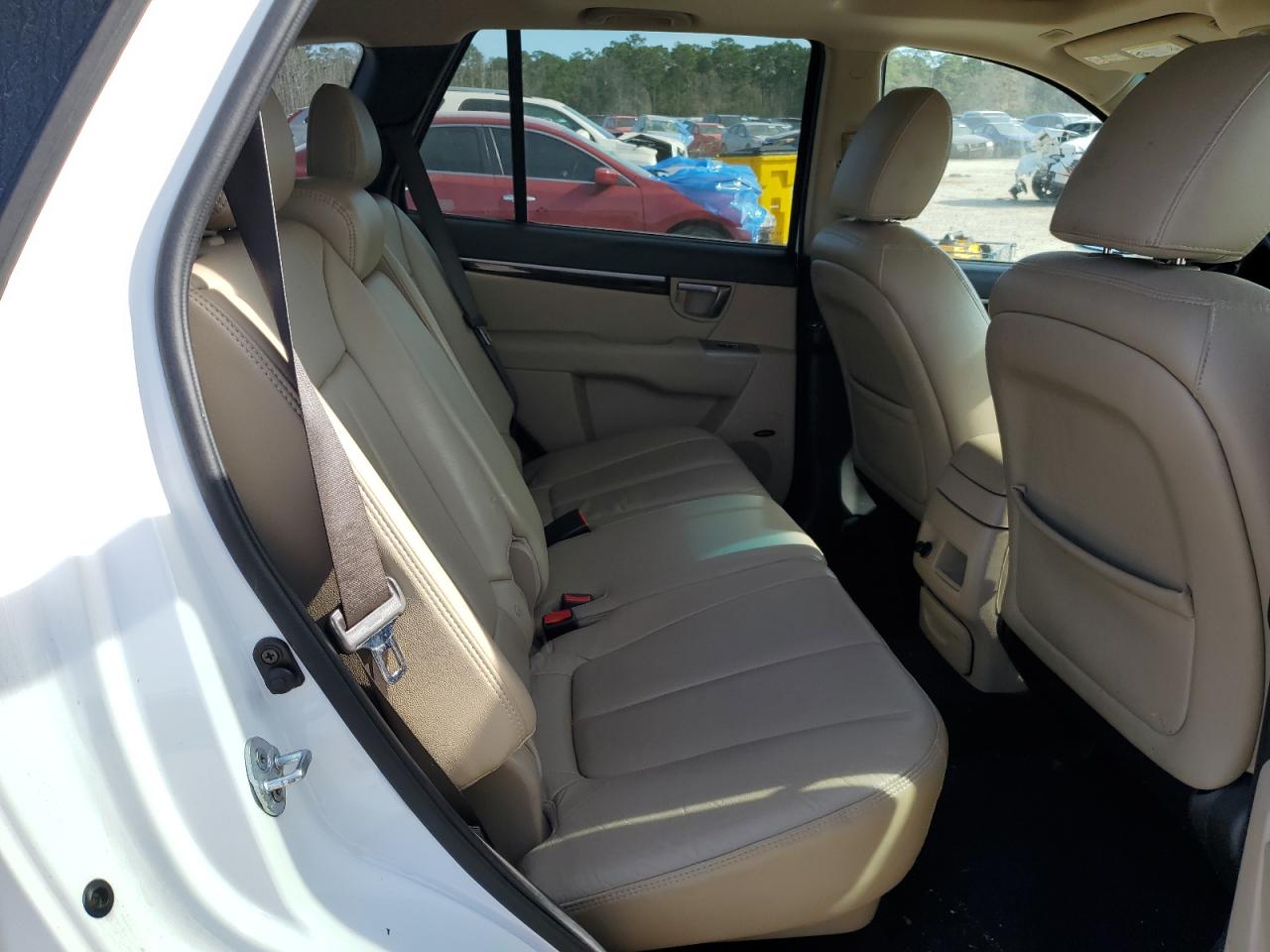 2012 Hyundai Santa Fe - Image 11