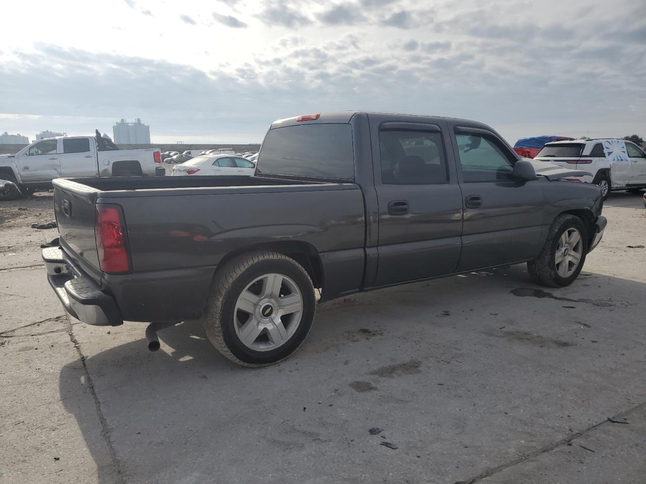 2004 Chevrolet Silverado - Image 3