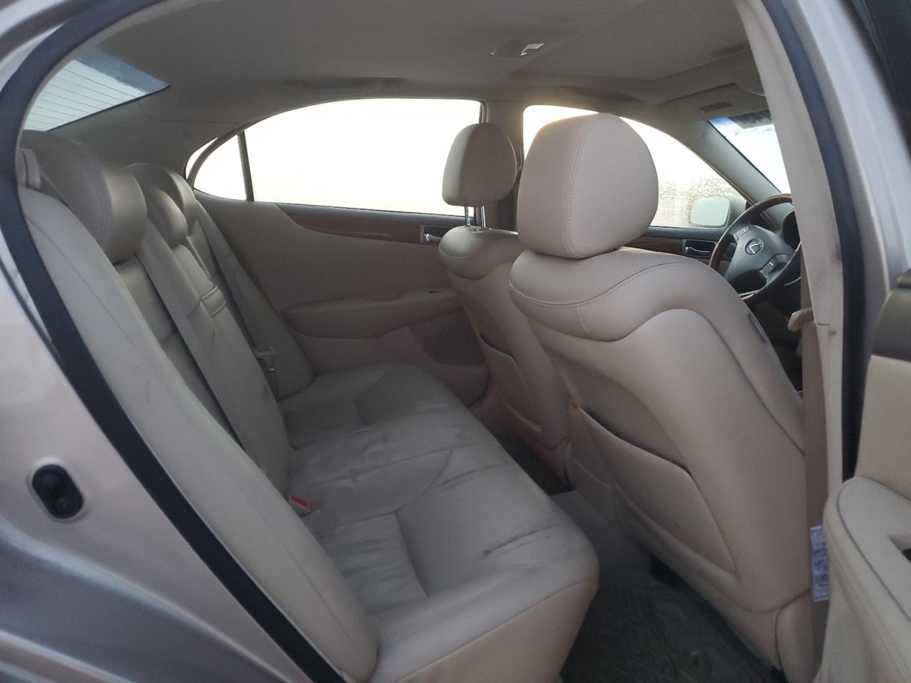 2005 Lexus ES - Image 10