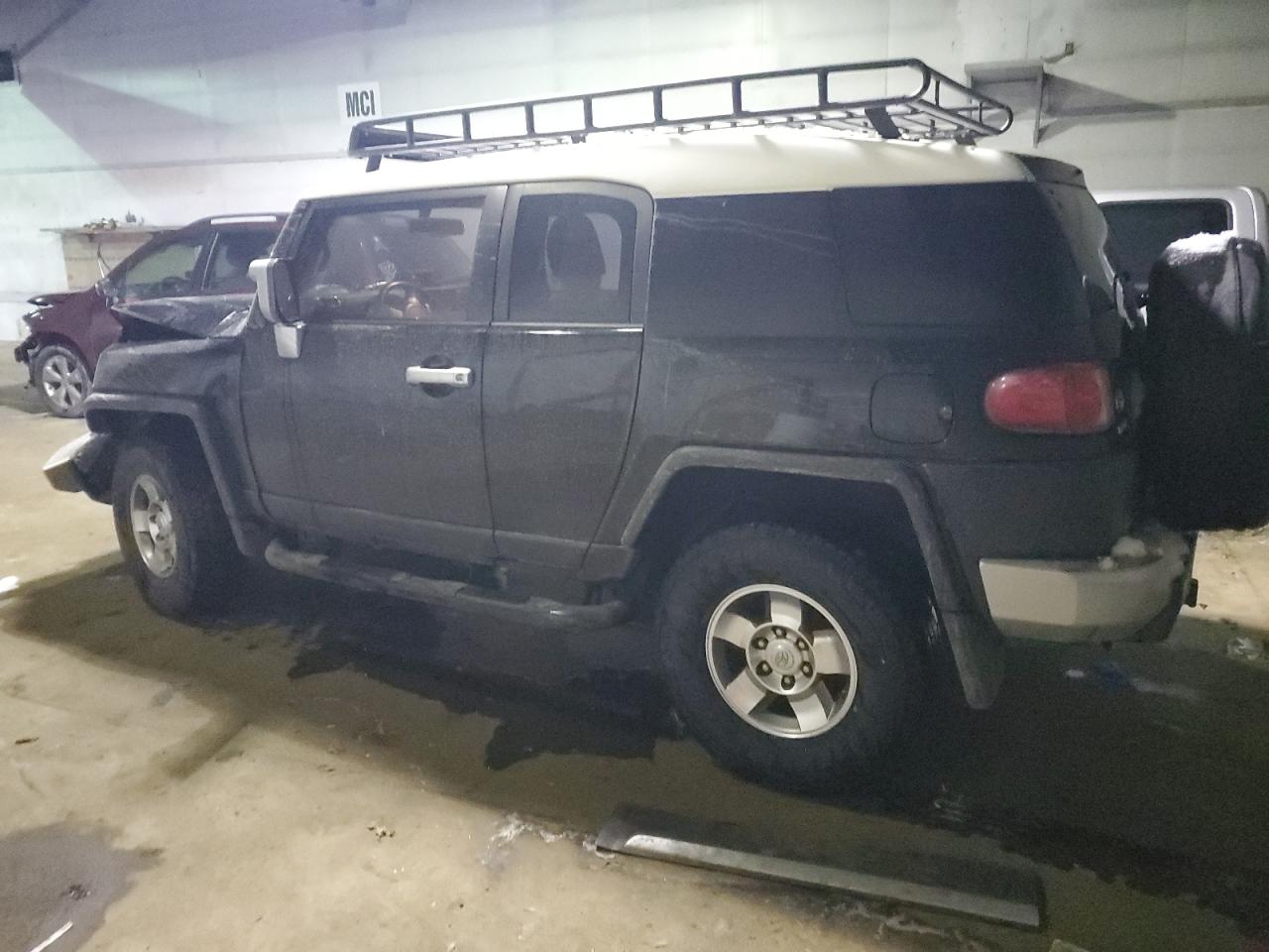 2010 Toyota FJ Cruiser - Image 2