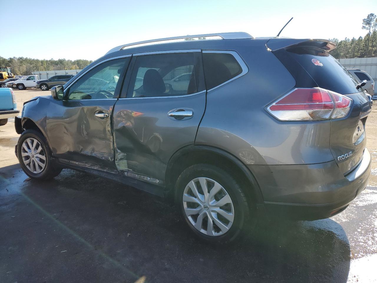 2016 Nissan Rogue - Image 2