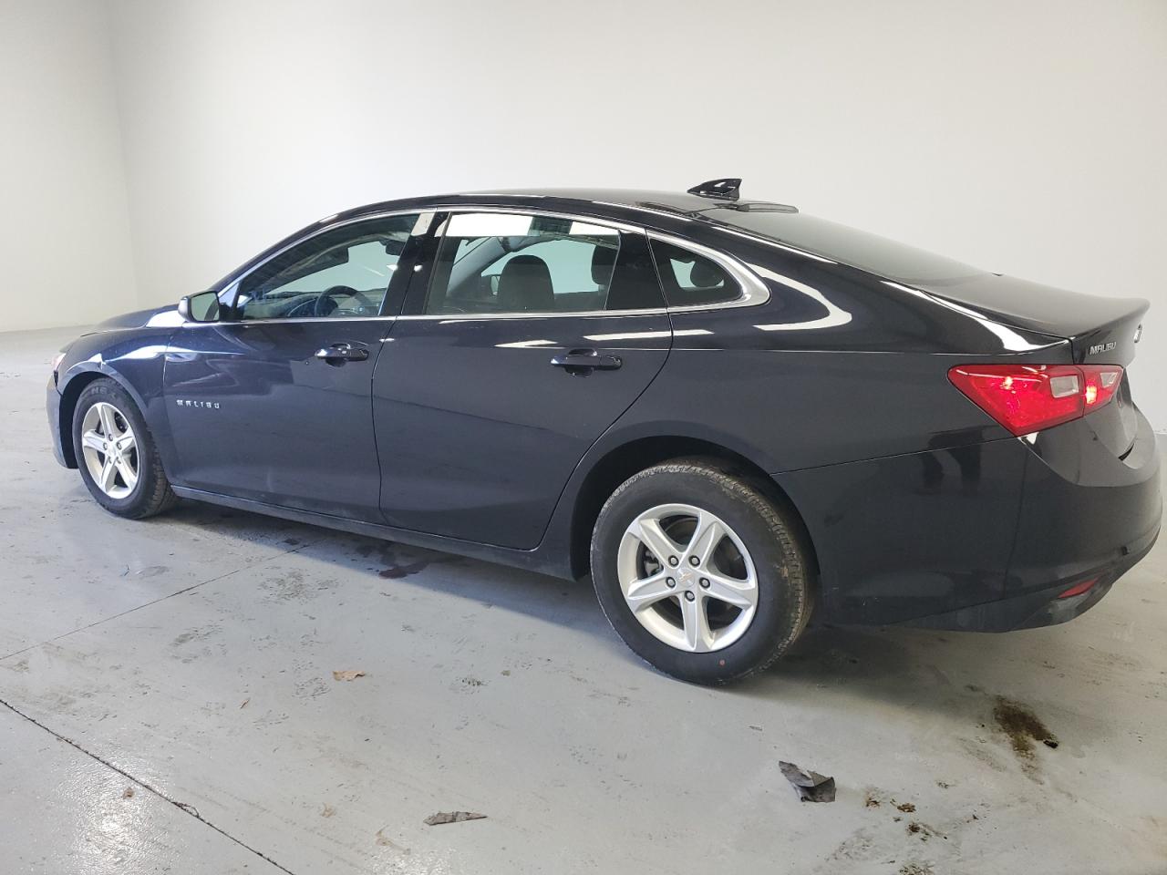 2023 Chevrolet Malibu - Image 2