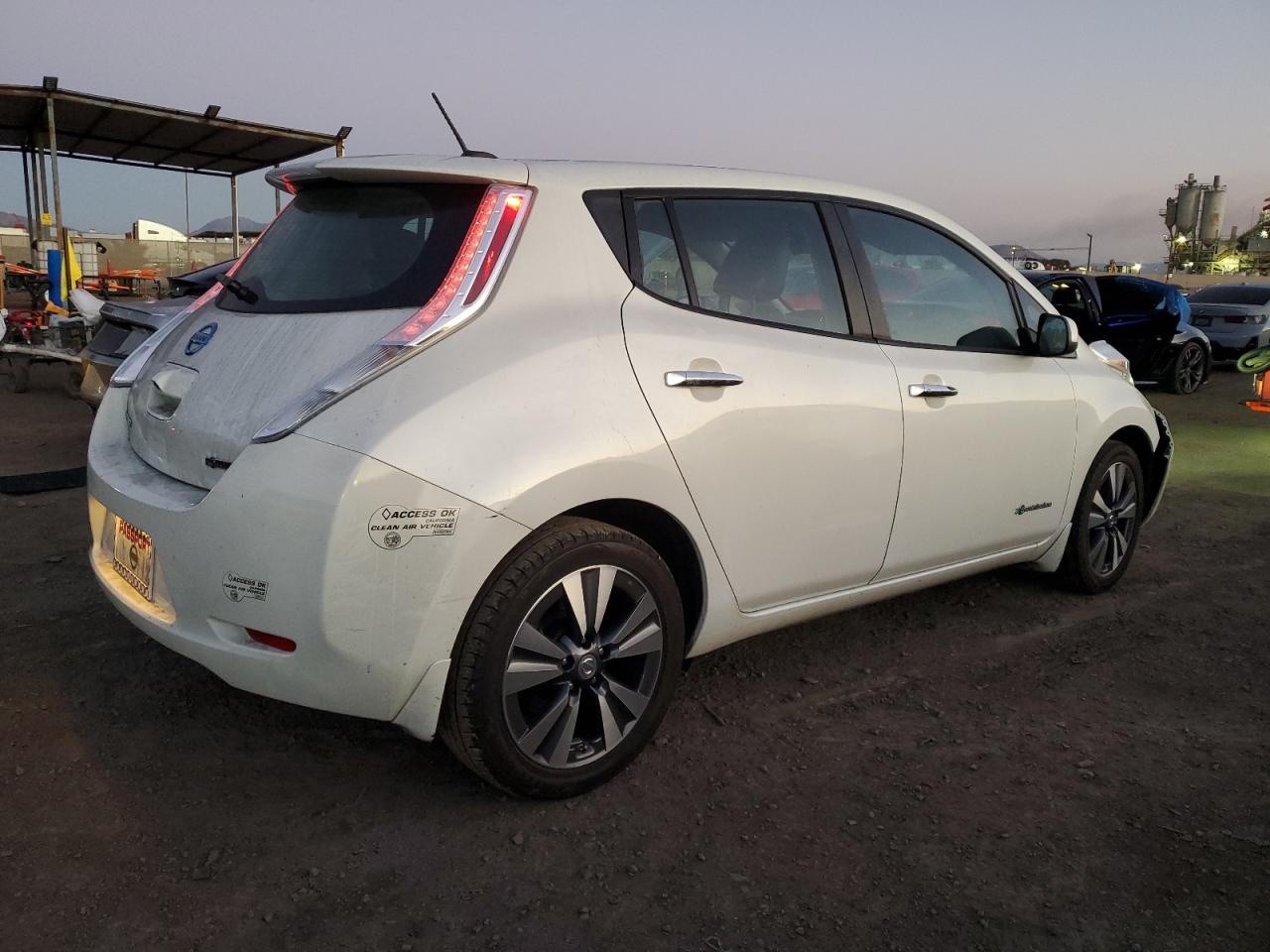2015 Nissan Leaf - Image 3