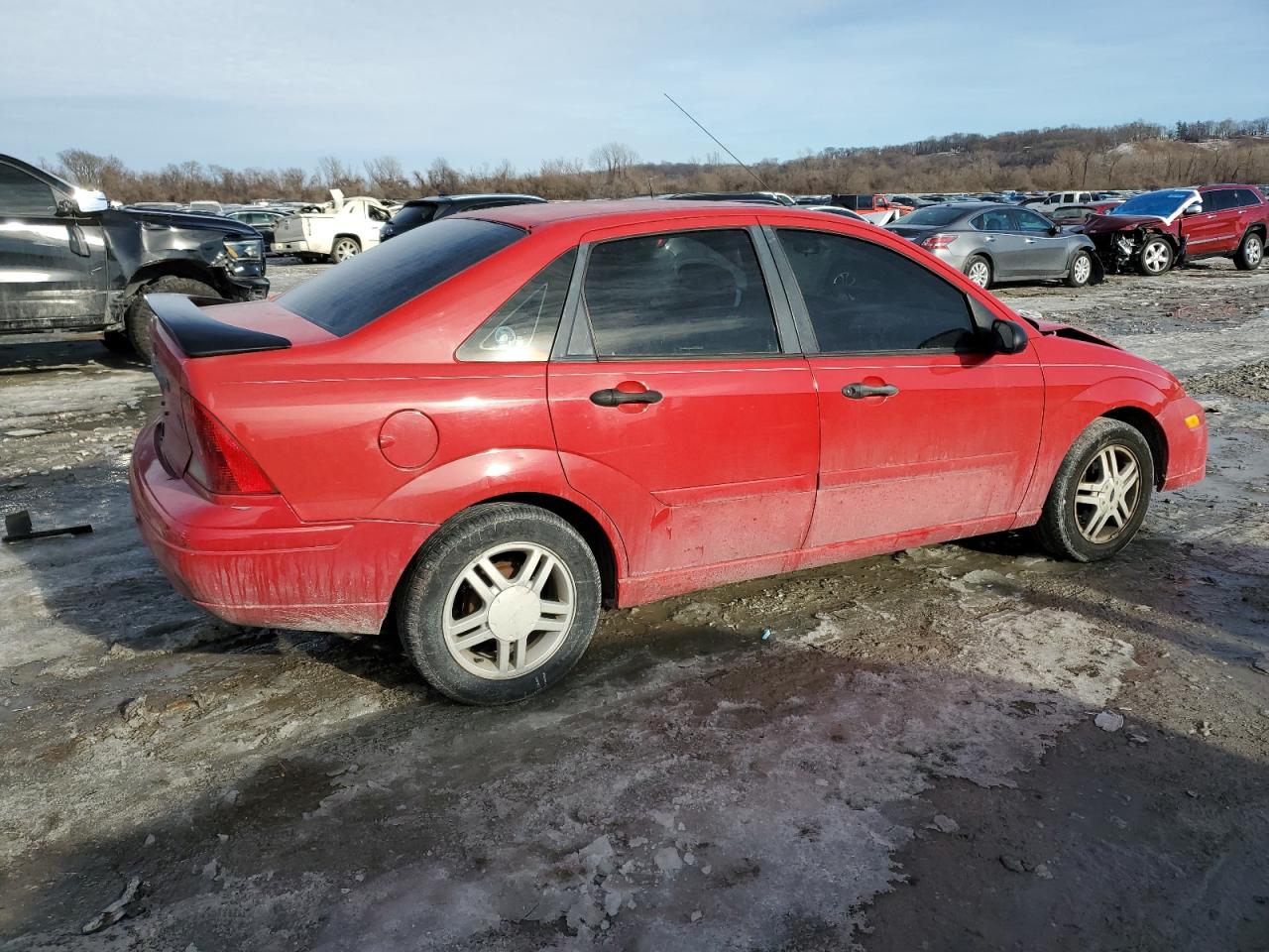 2000 Ford Focus Se red null gas 1FAFP34P8YW289920 photo #4