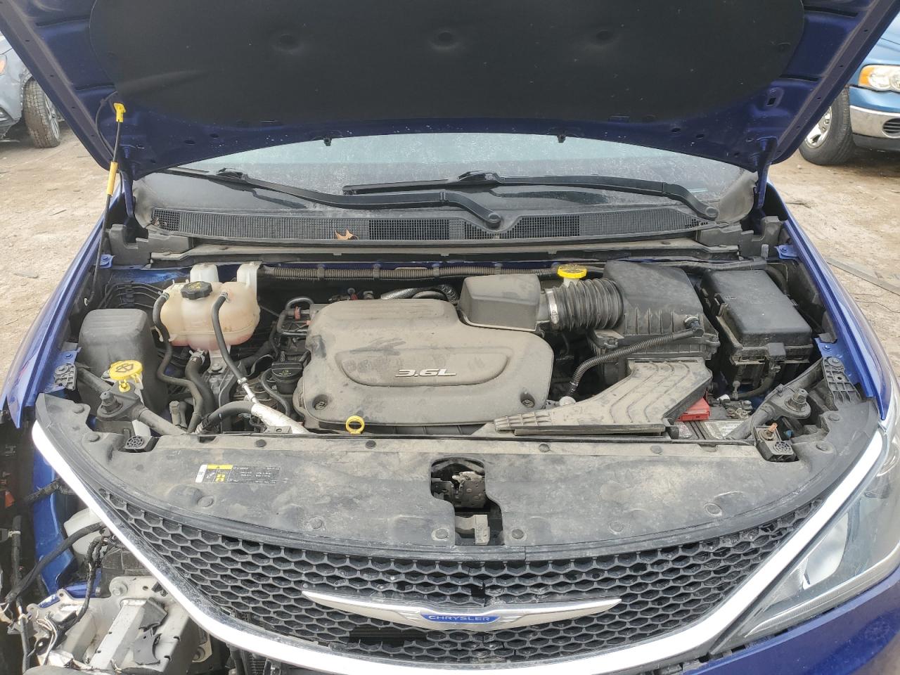 2018 Chrysler Pacifica - Image 12