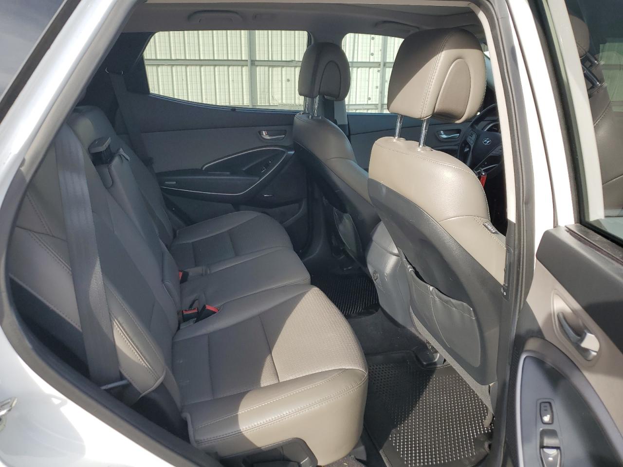 2013 Hyundai Santa Fe - Image 11