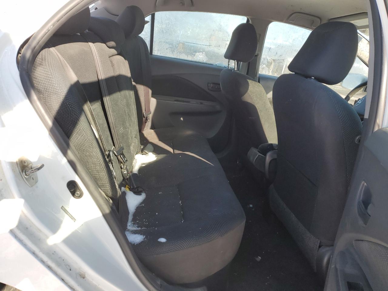 2012 Toyota Yaris - Image 10