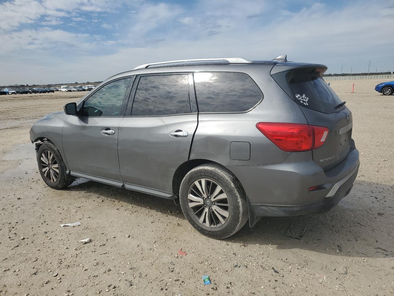 2019 Nissan Pathfinder - Image 2