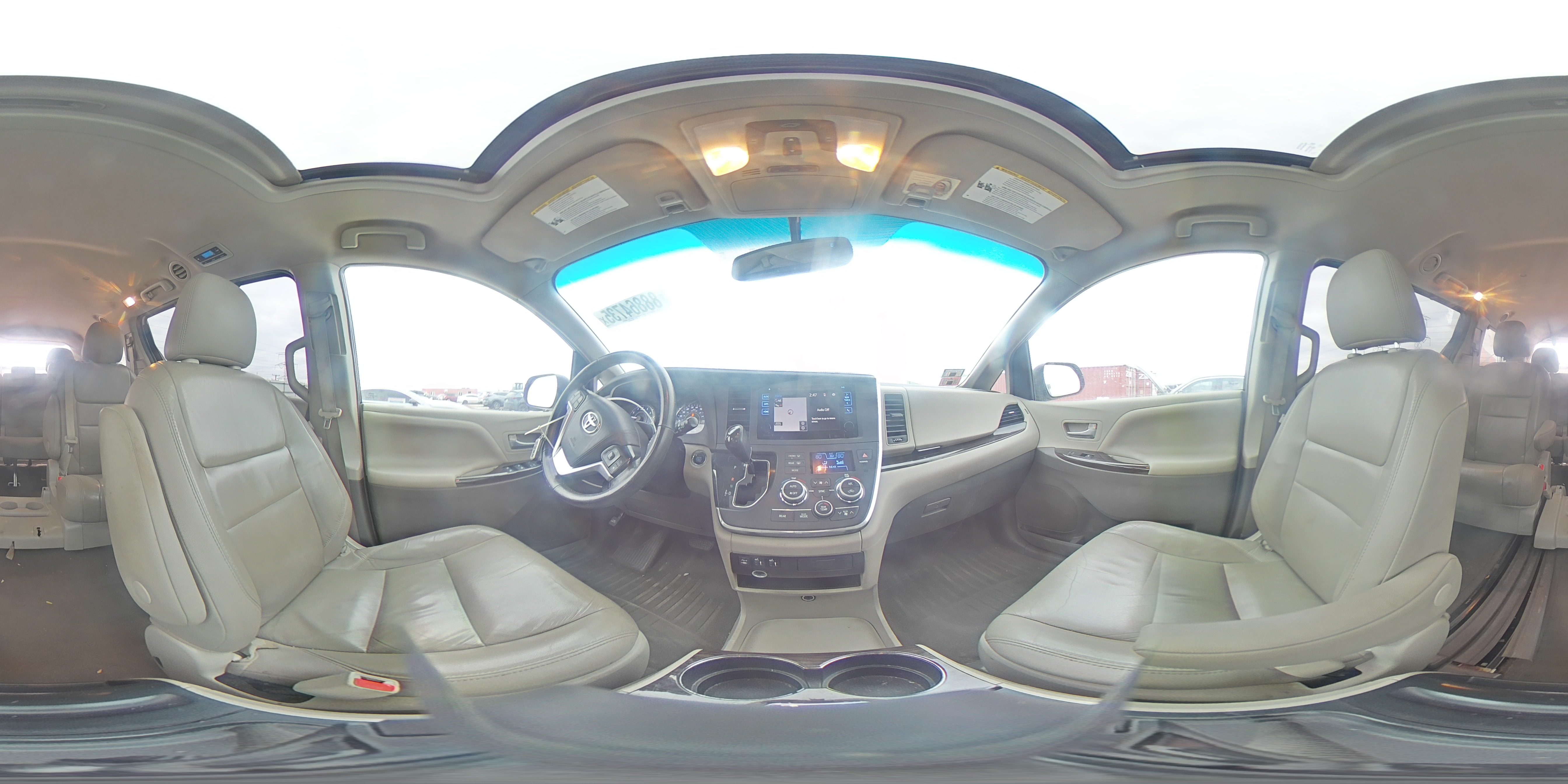 2015 Toyota Sienna - Image 14