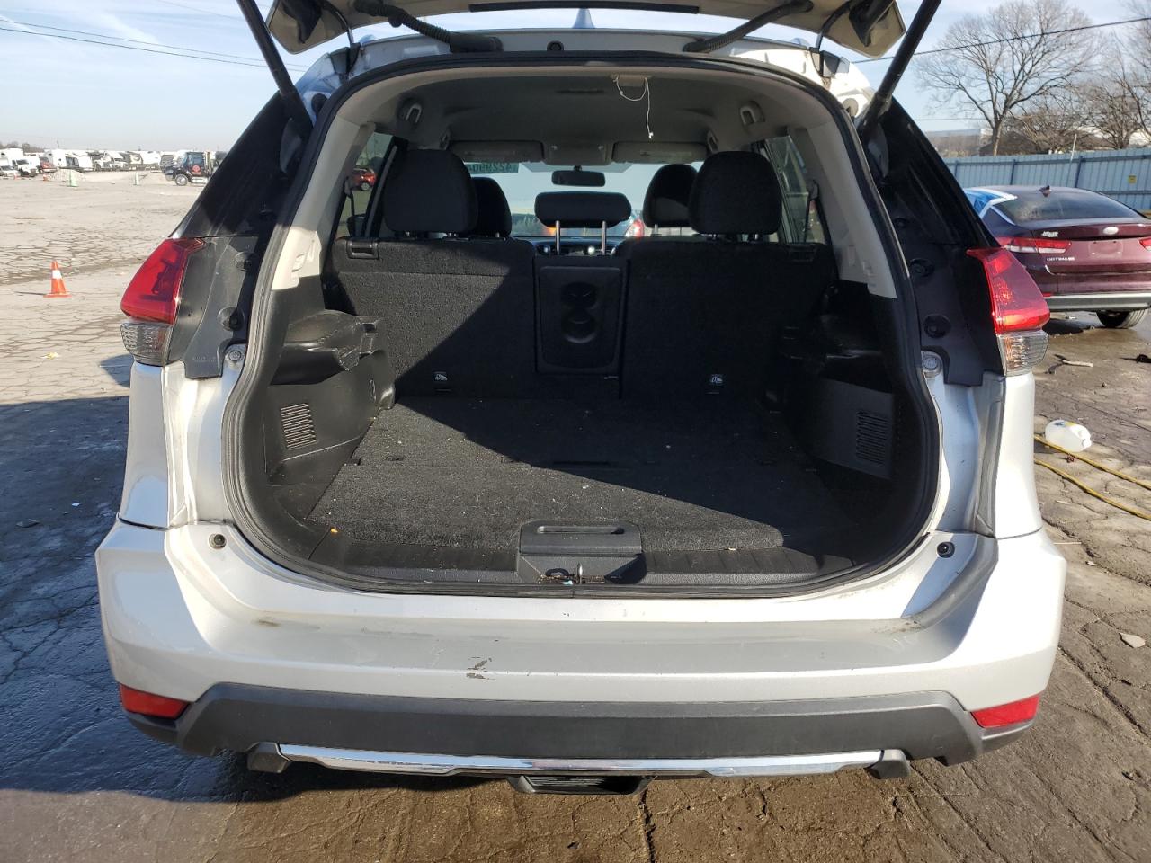 2018 Nissan Rogue - Image 6