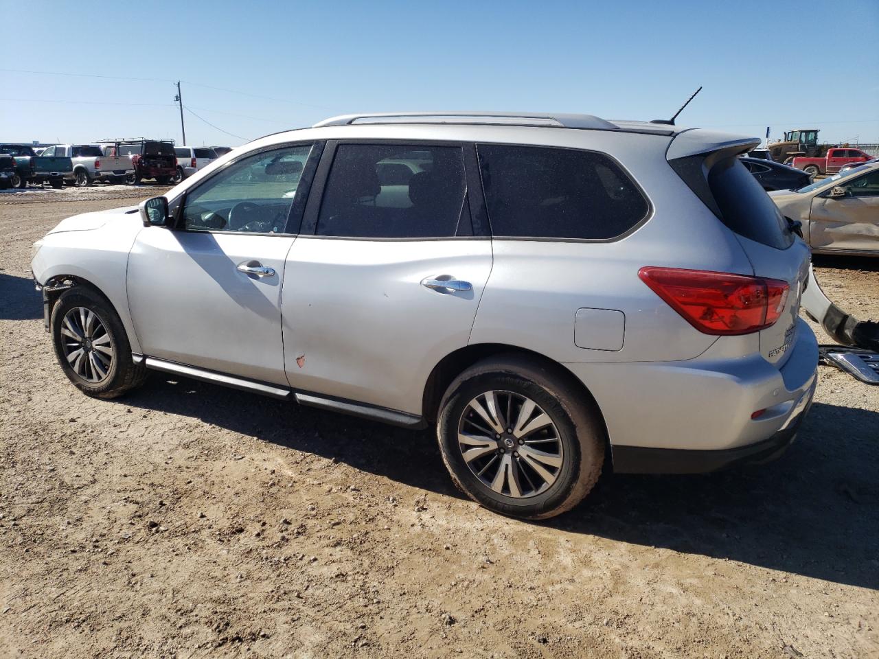 2017 Nissan Pathfinder - Image 2