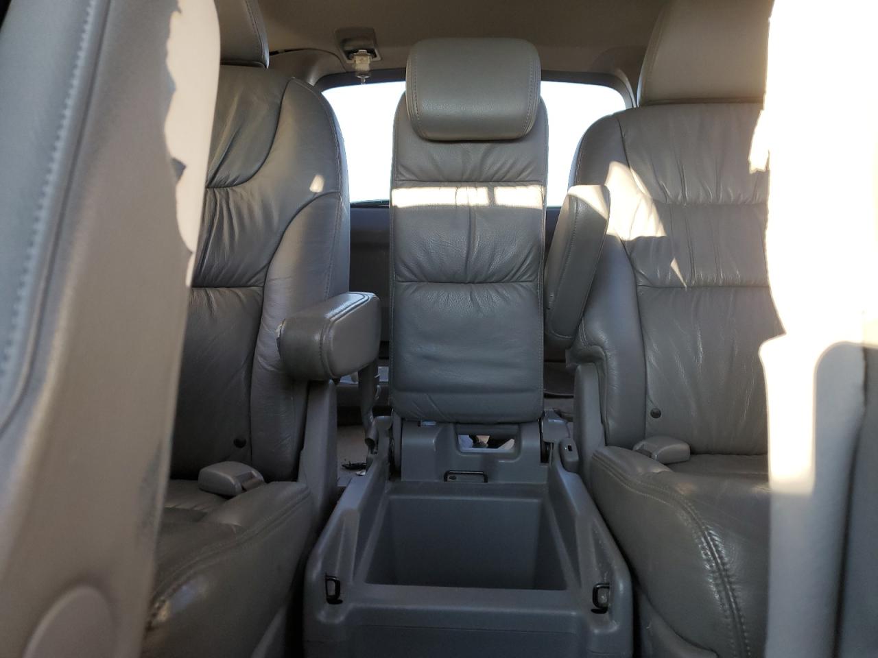 2008 Honda Odyssey - Image 10