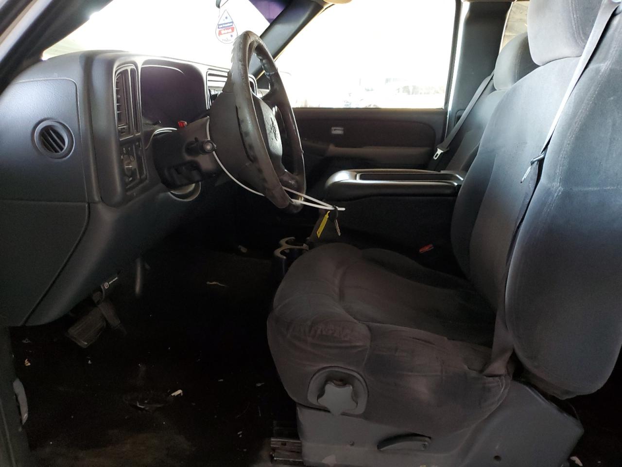 2002 Chevrolet Silverado - Image 7