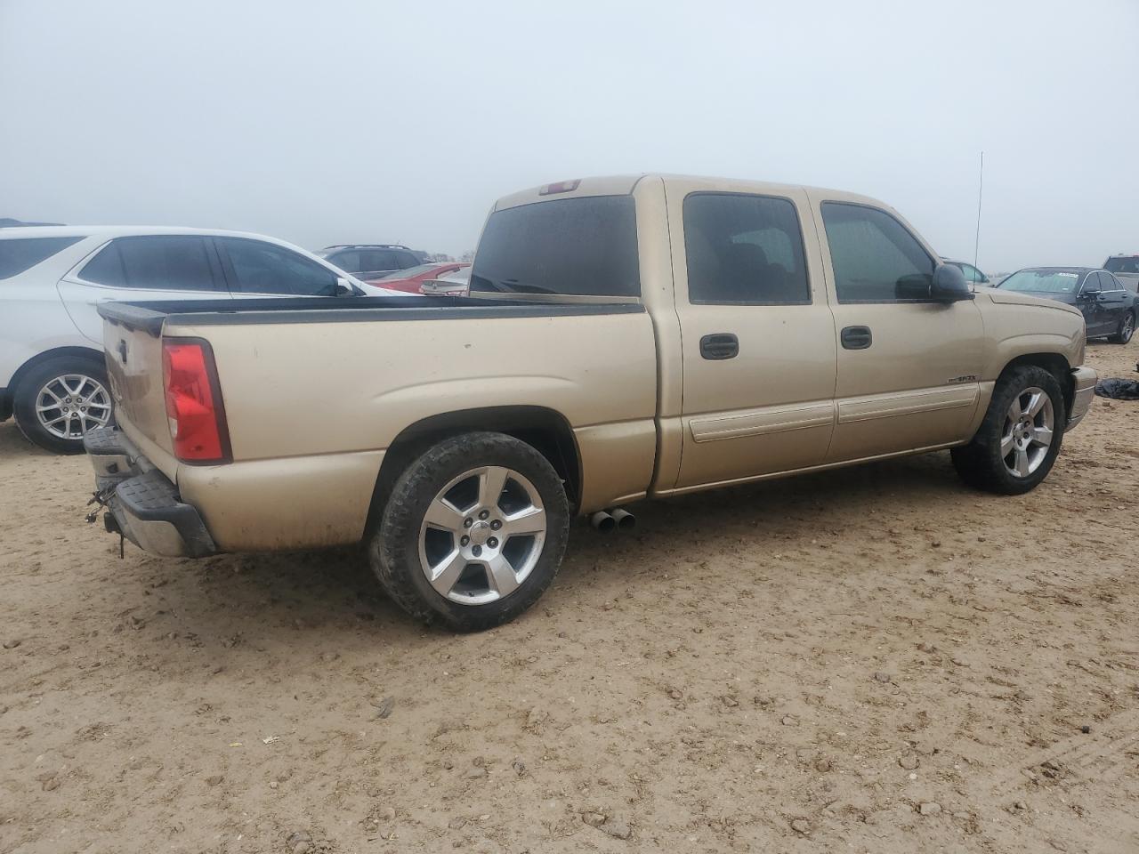 2007 Chevrolet Silverado - Image 3