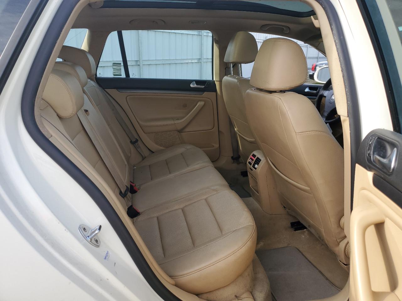2009 Volkswagen Jetta - Image 10