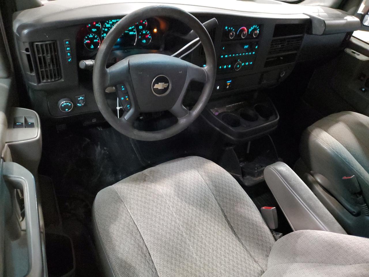 2017 Chevrolet Express - Image 8