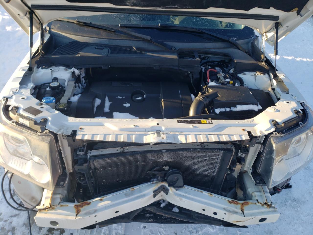 2011 Land Rover LR2 - Image 12