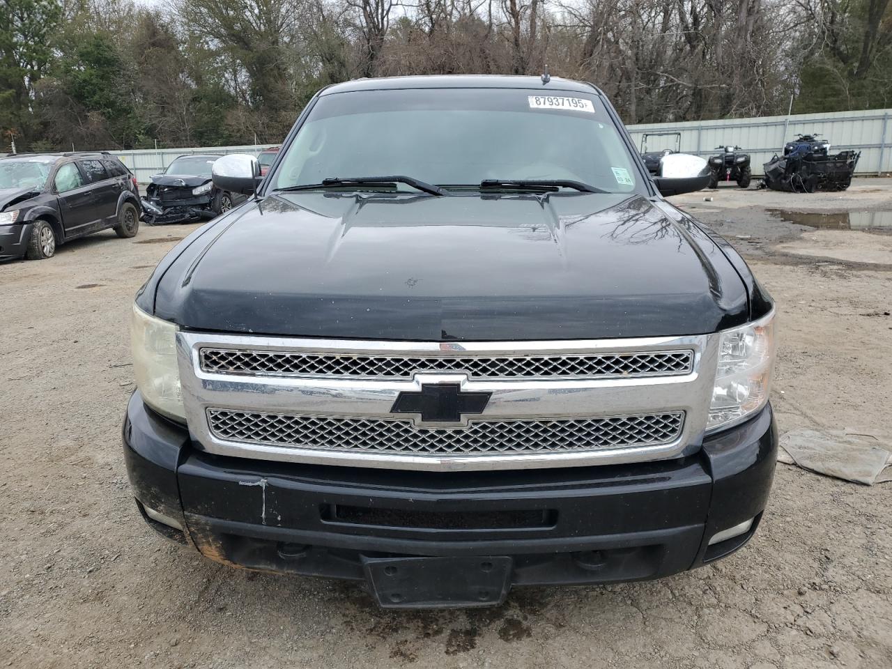 2011 Chevrolet Silverado - Image 5
