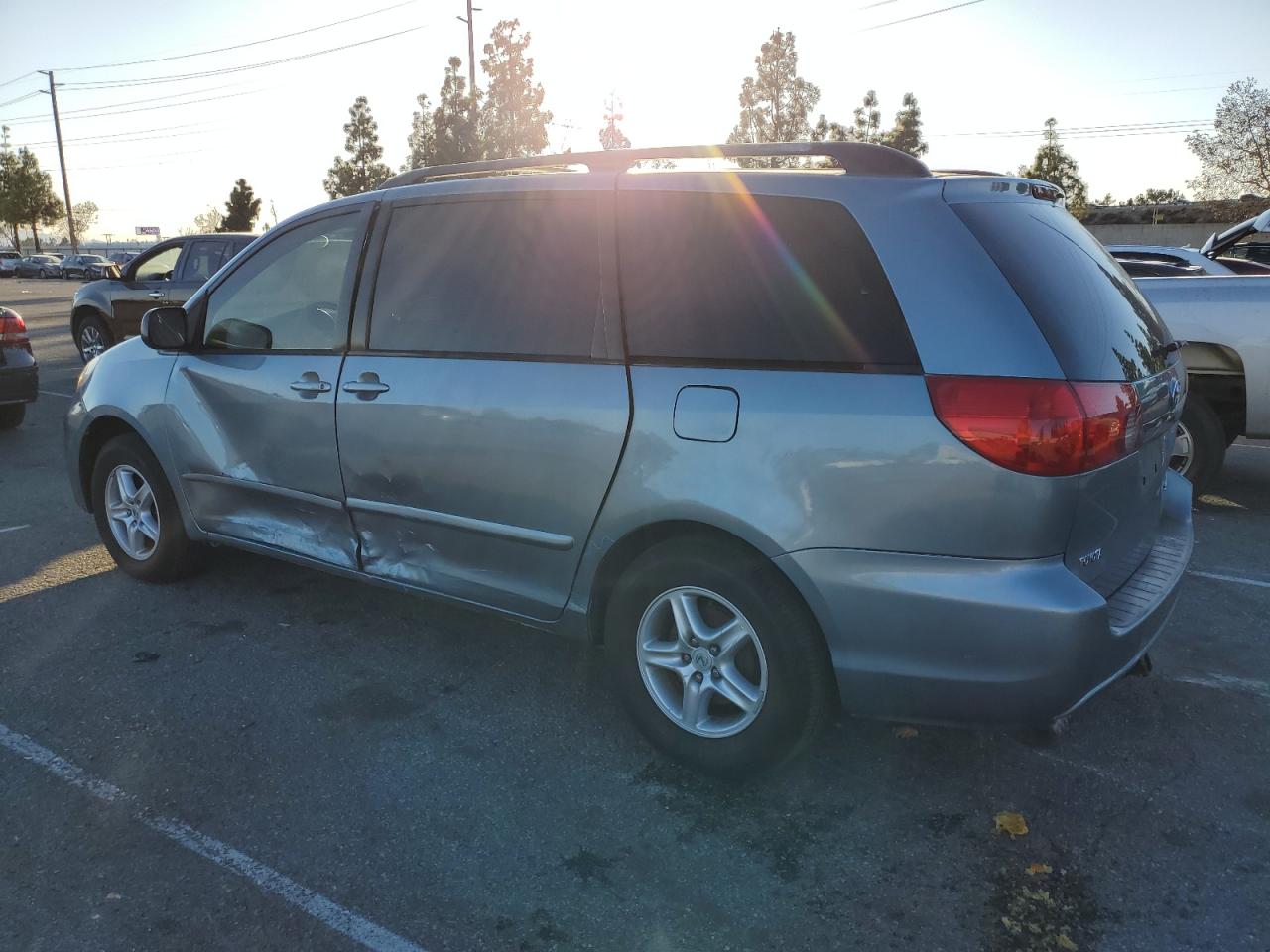2006 Toyota Sienna - Image 2