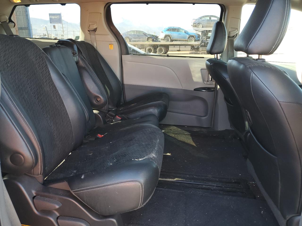 2012 Toyota Sienna - Image 11