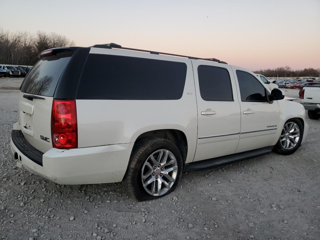 2013 GMC Yukon - Image 3