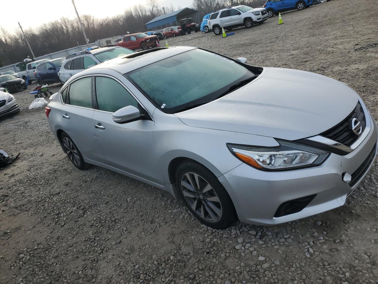 2017 Nissan Altima - Image 4