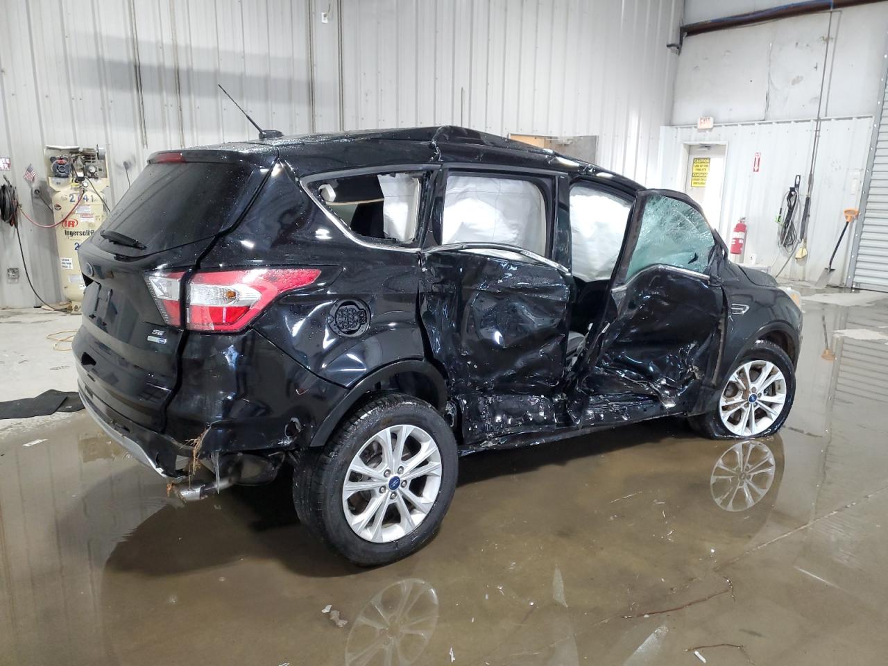 VIN 1FMCU9GD6HUD99477 2017 FORD ESCAPE no.3