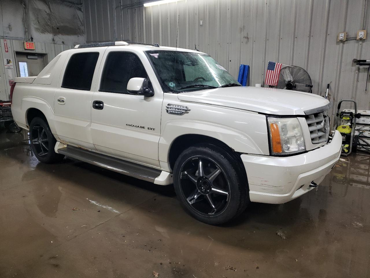 2005 Cadillac Escalade - Image 4