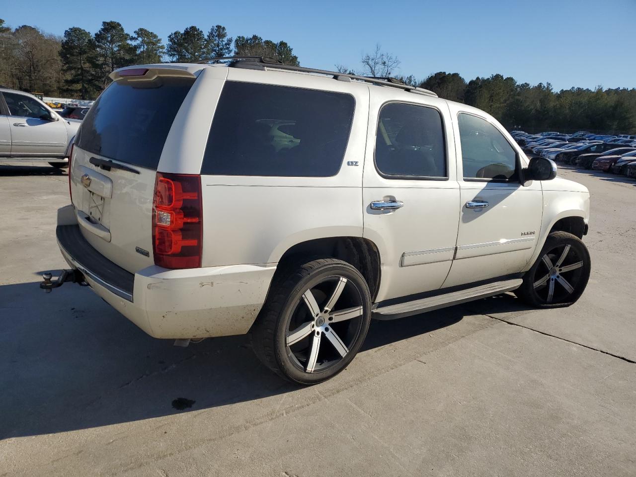 2010 Chevrolet Tahoe - Image 3
