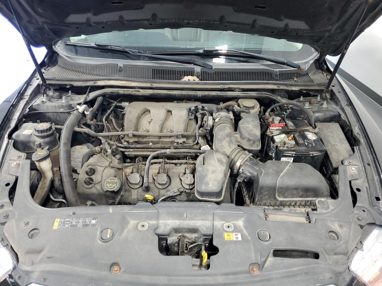 2014 Ford Taurus - Image 11