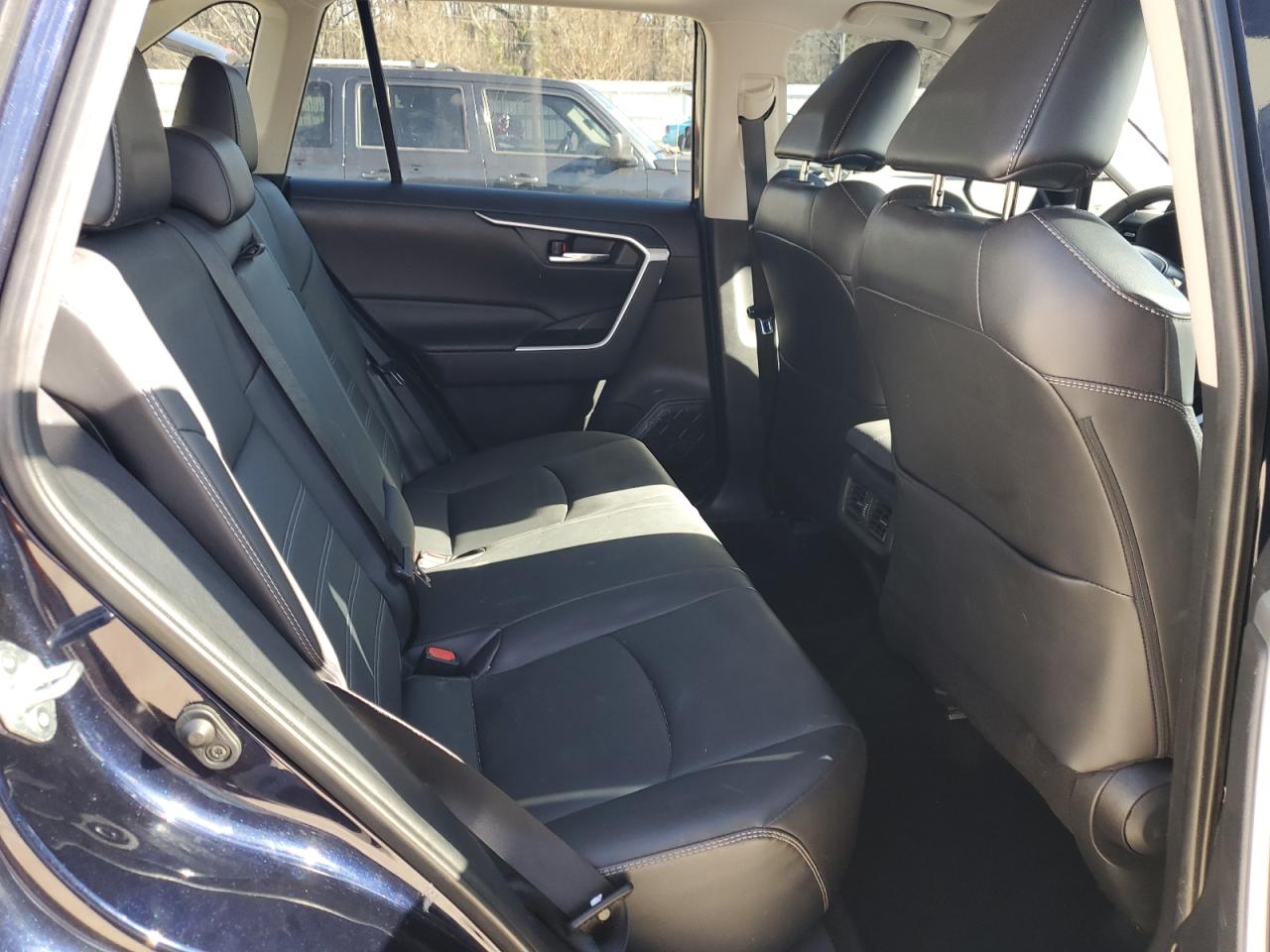 2021 Toyota RAV 4 - Image 11