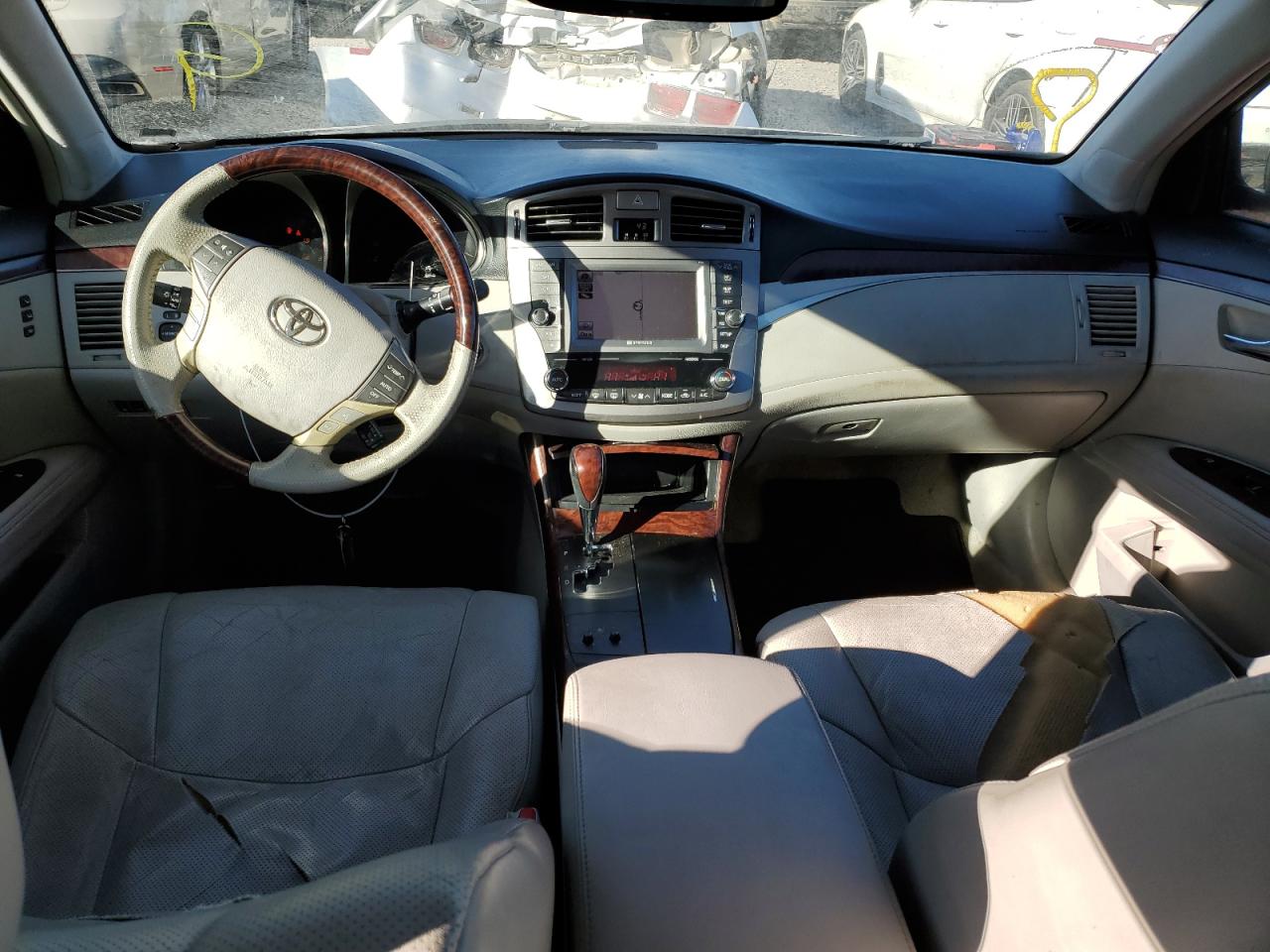 2011 Toyota Avalon - Image 8