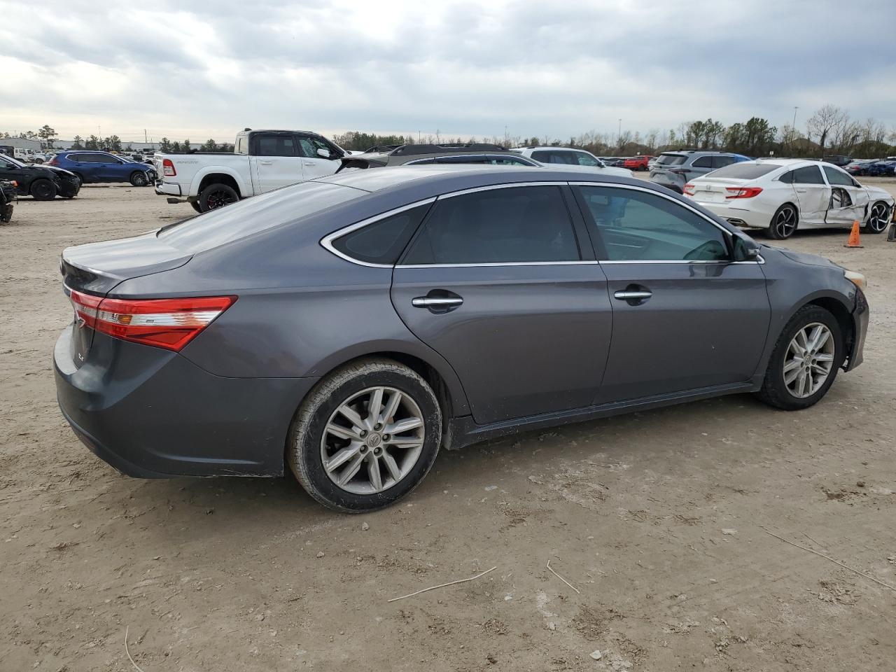 2014 Toyota Avalon - Image 3