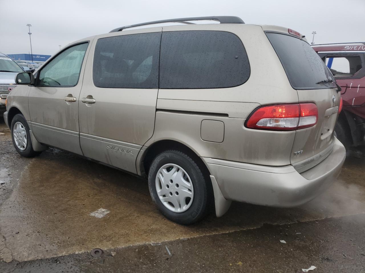 2002 Toyota Sienna - Image 2