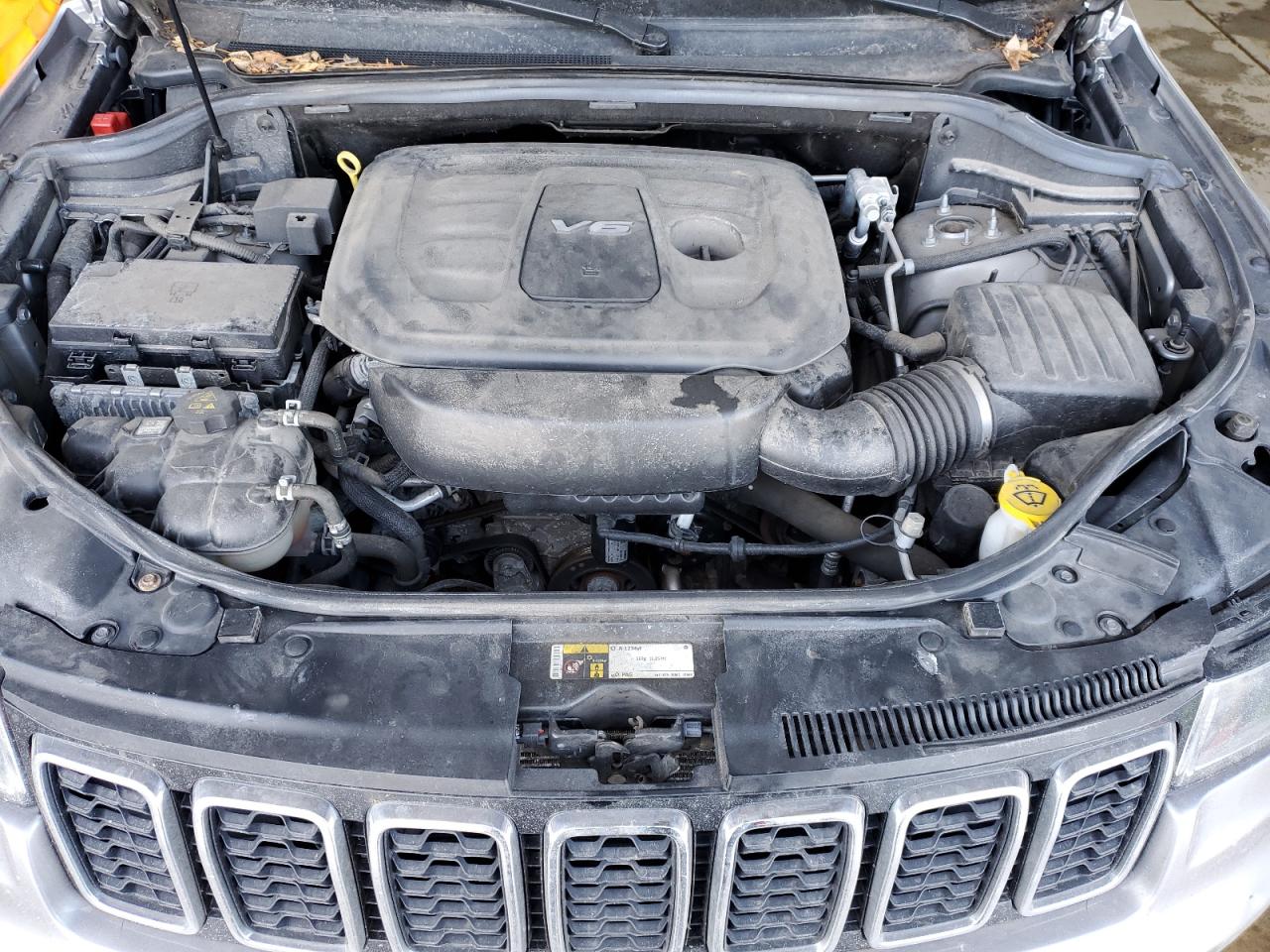 2017 Jeep Grand Cherokee - Image 12