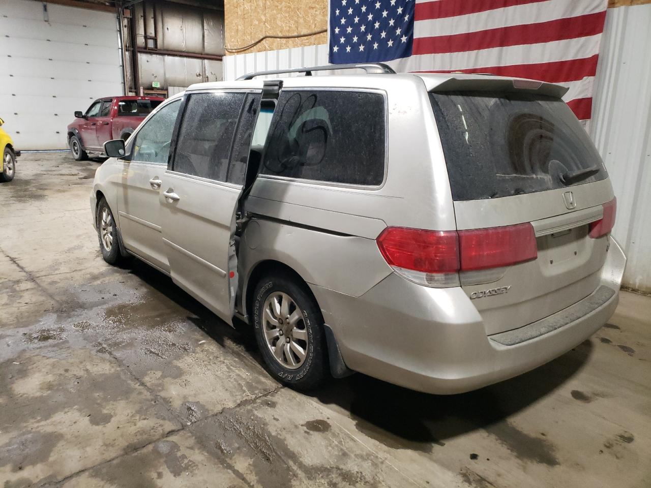 2008 Honda Odyssey - Image 2