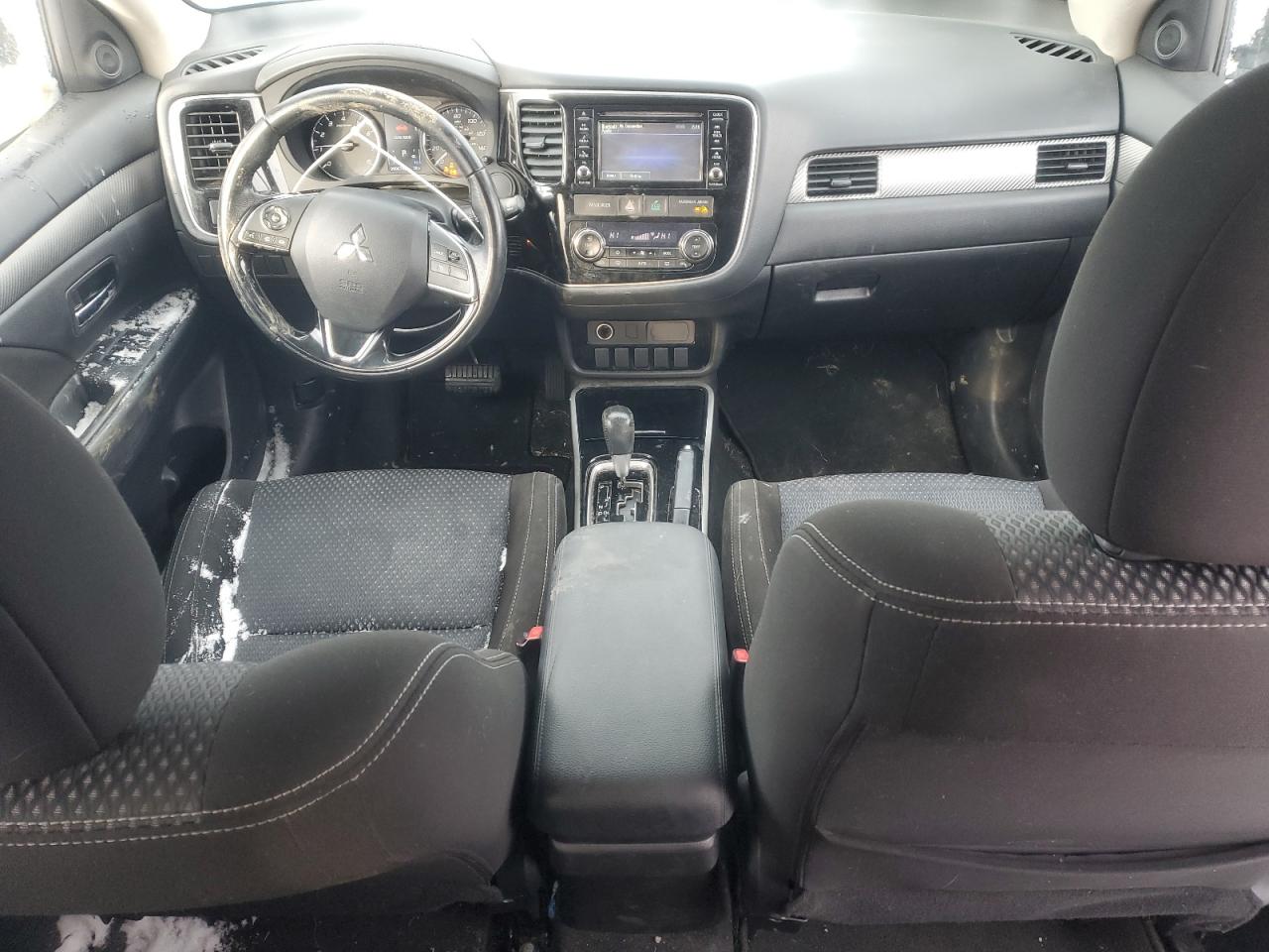 2017 Mitsubishi Outlander - Image 8
