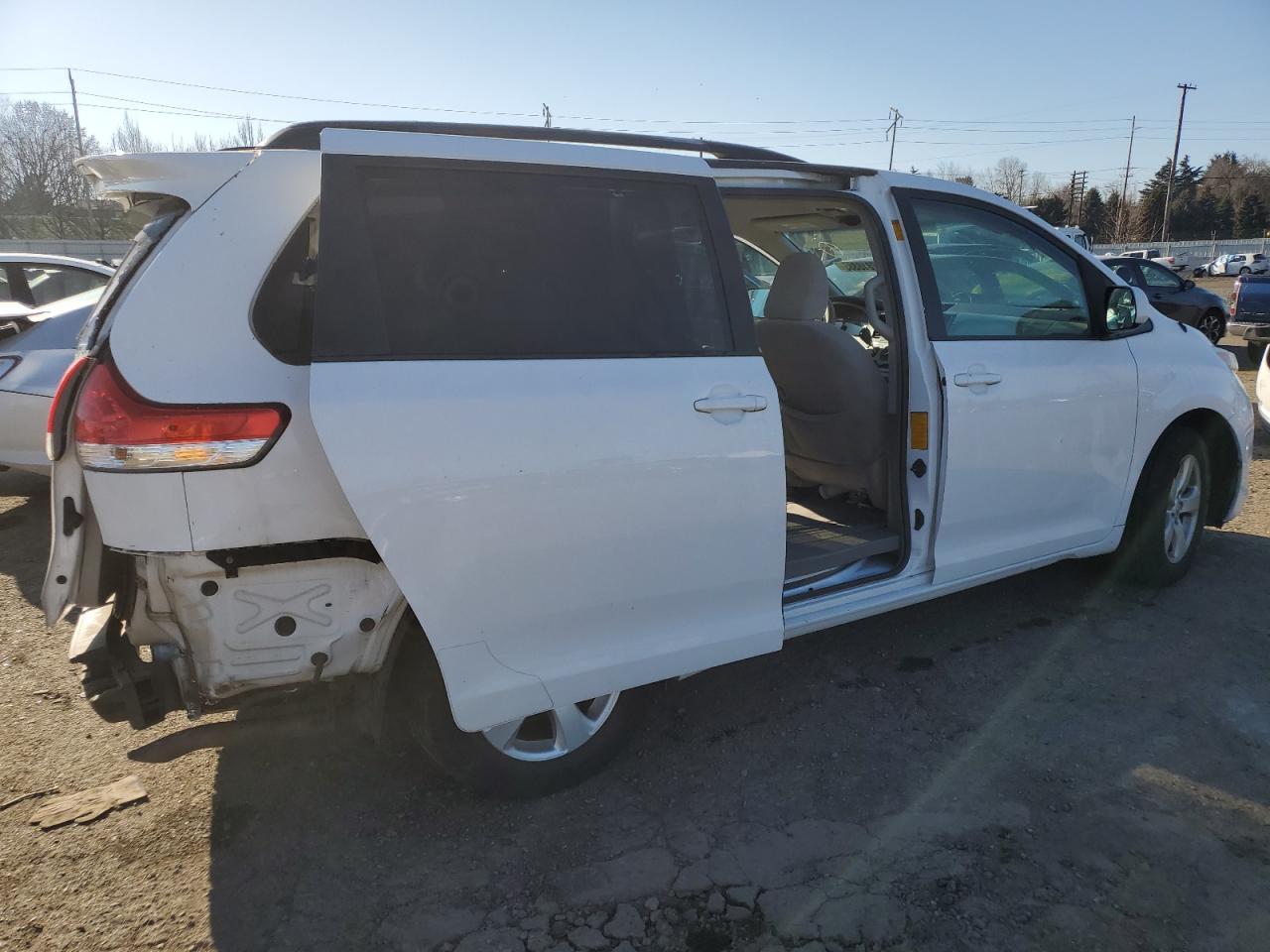 2013 Toyota Sienna - Image 3