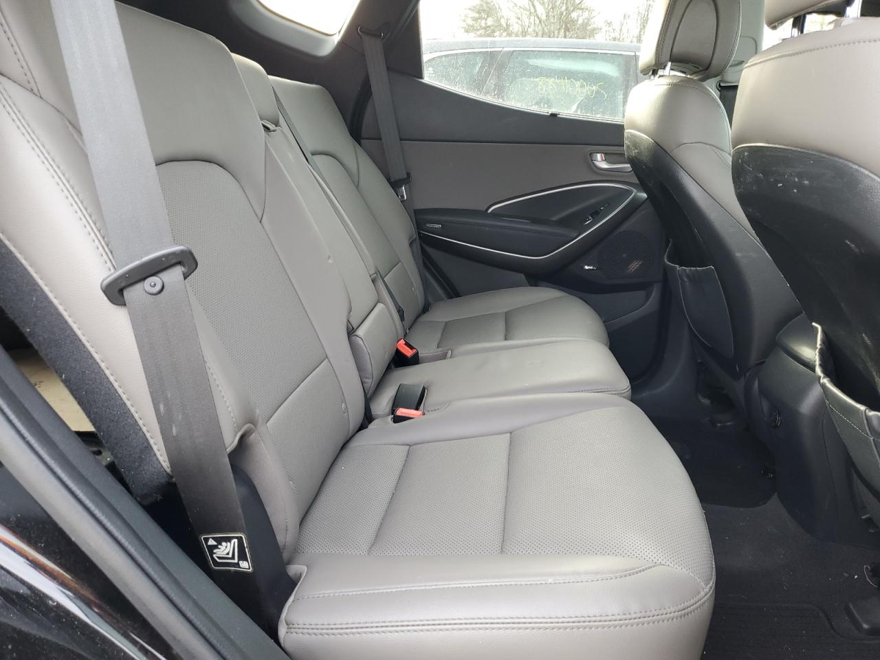 2018 Hyundai Santa Fe - Image 11