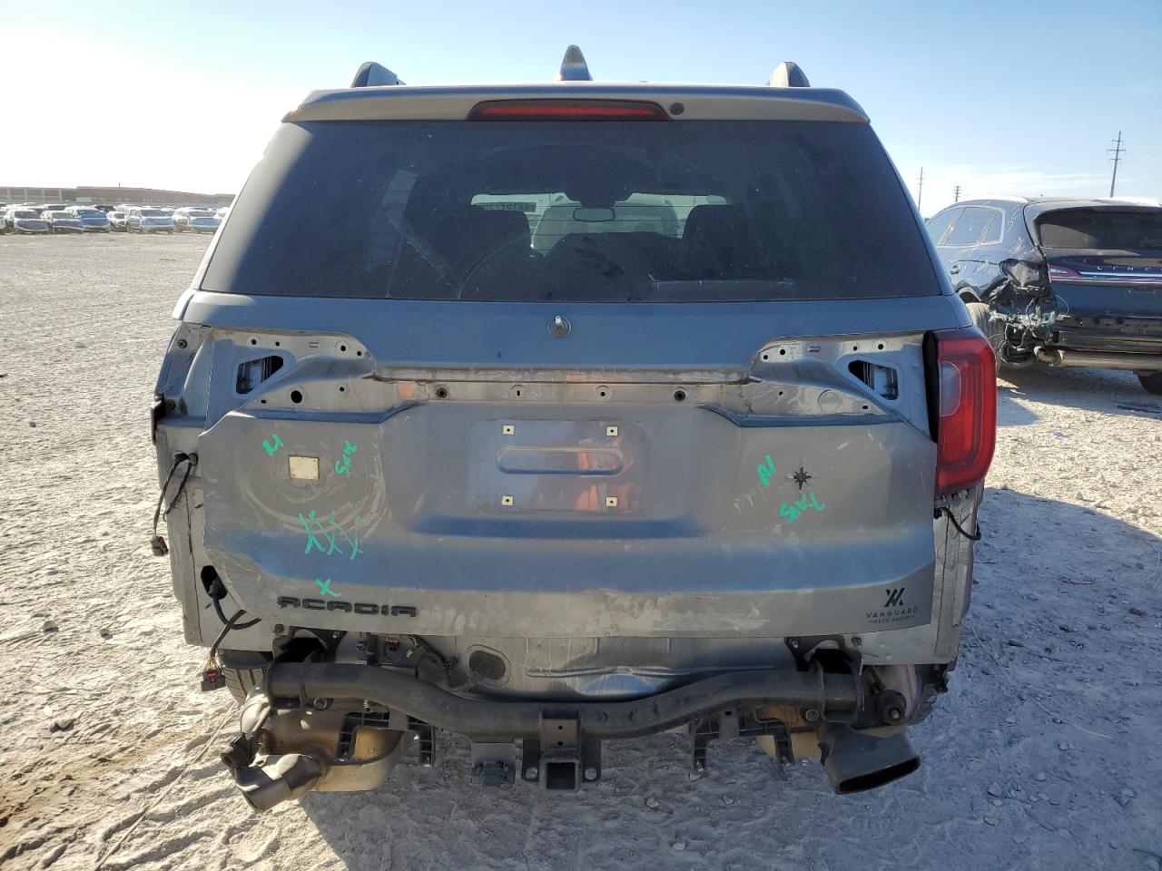 2021 GMC Acadia - Image 6