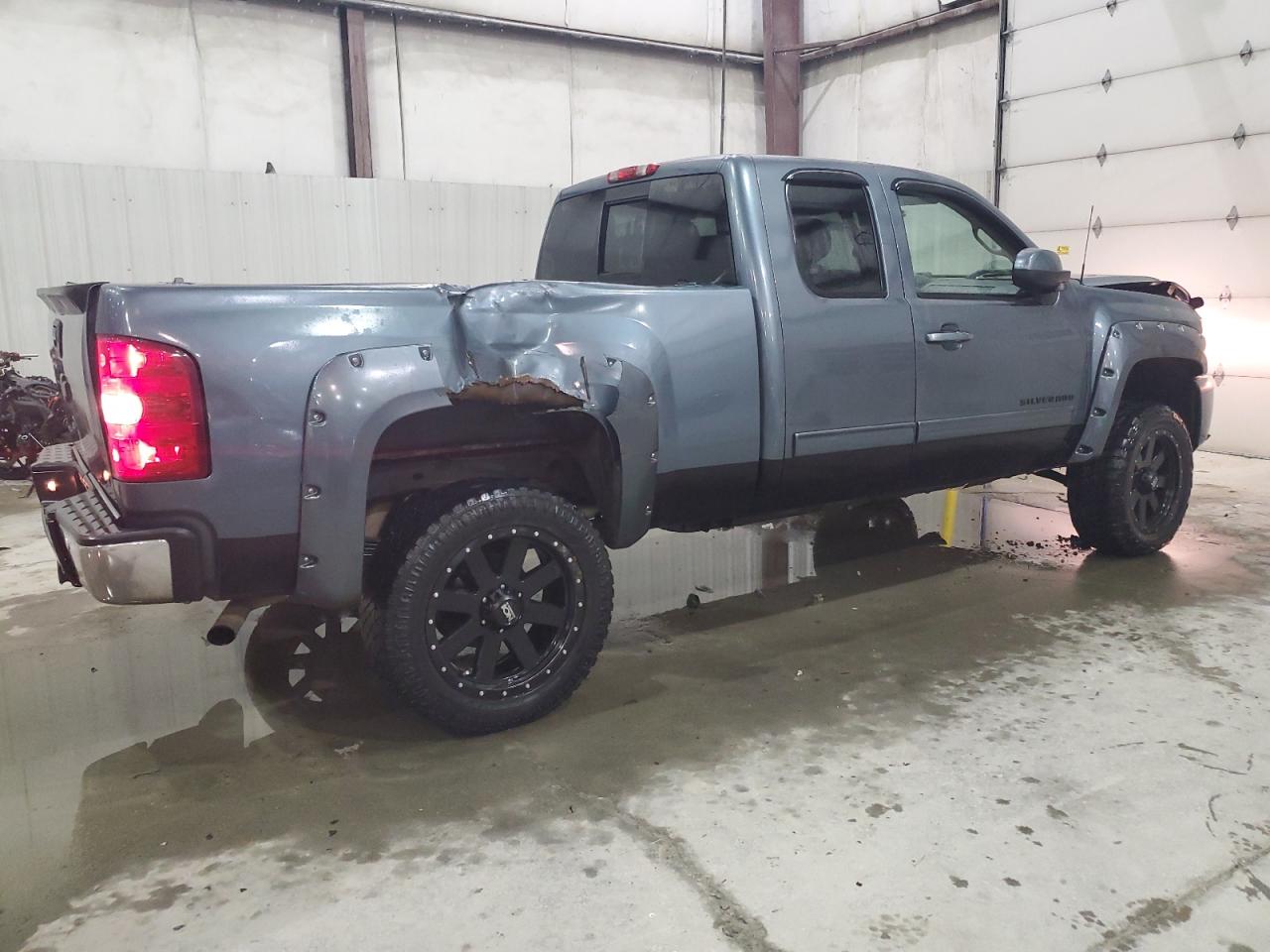 2011 Chevrolet Silverado - Image 3