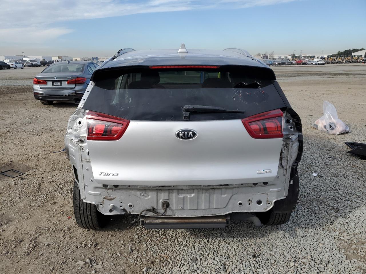 VIN KNDCB3LC1J5155806 2018 KIA NIRO no.6