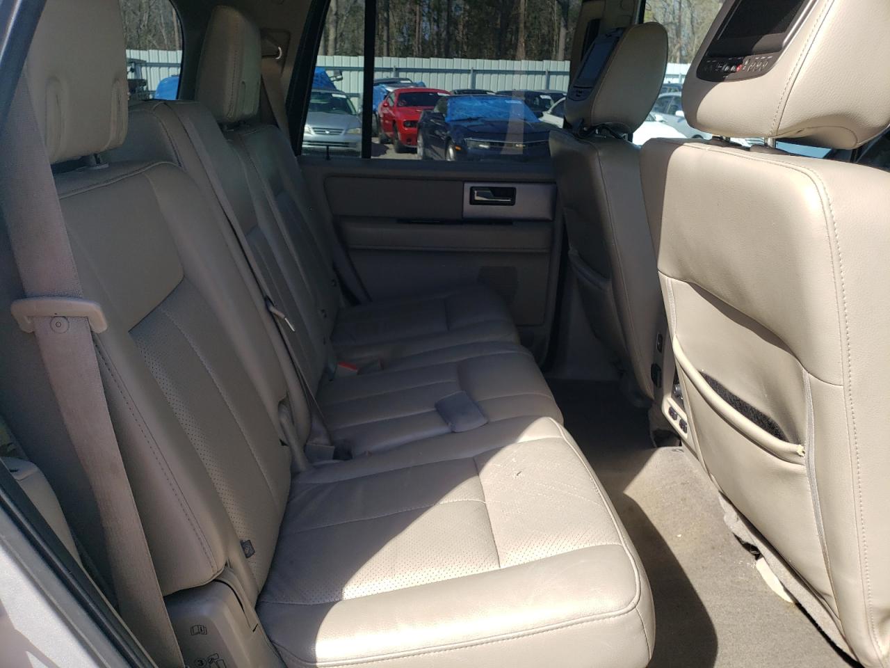 2012 Ford Expedition - Image 11