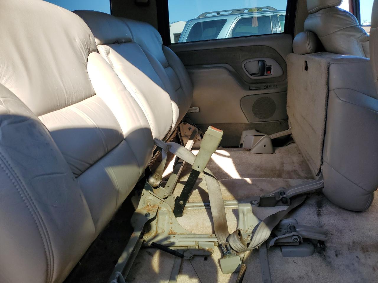 1999 Chevrolet Suburban - Image 11