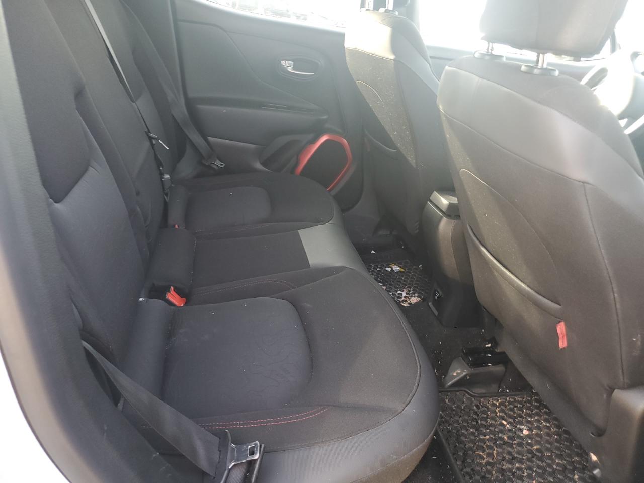 2016 Jeep Renegade - Image 11
